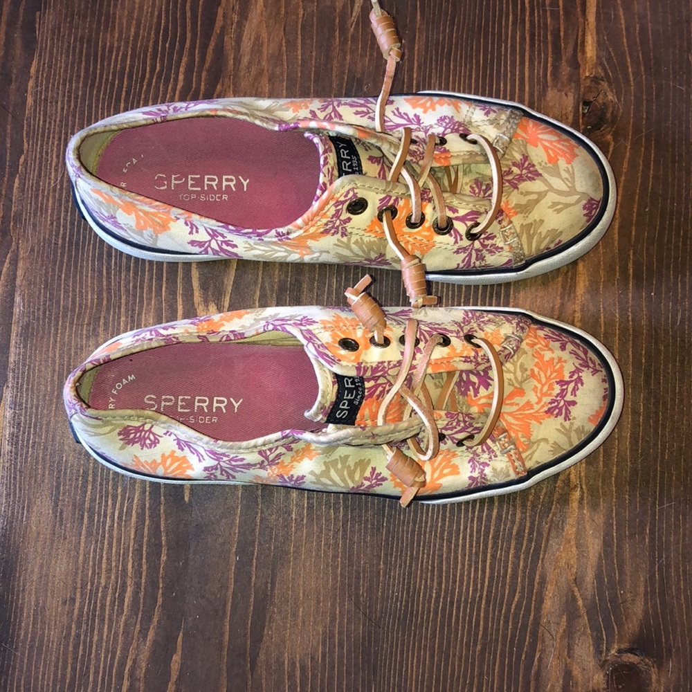 Sperry Tan Leaf Printed Top-Sider Boat Shoes - Picture 1 of 9